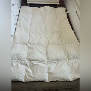 IKEA White All-Season Comforter - Lightweight Plush Fill